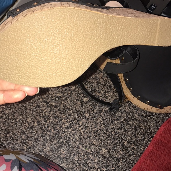 Shoedazzle Suede Blk/wood ankle wedge sz 10 heels - Picture 5 of 5